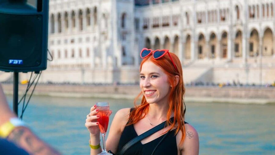 Budapest: Sip & Sail Danube Cruise with Prosecco Cocktails - Elizabeth Bridge, Gellért Hill, and the Citadella