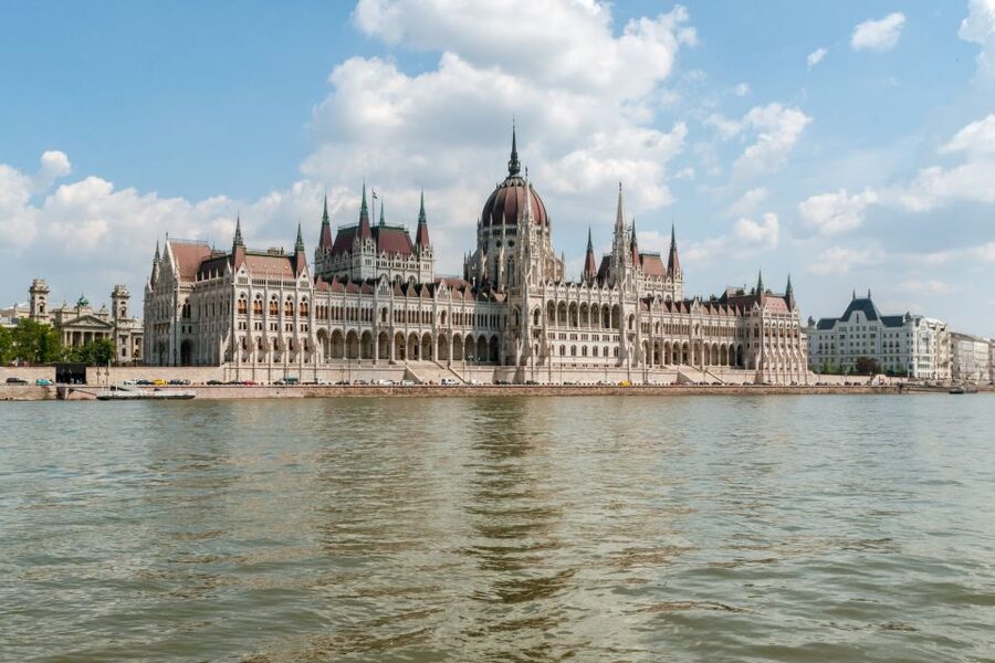 Budapest: Summer Brunch & Cruise with Prosecco or Cake - The 12:00 Danube cruise and its best views