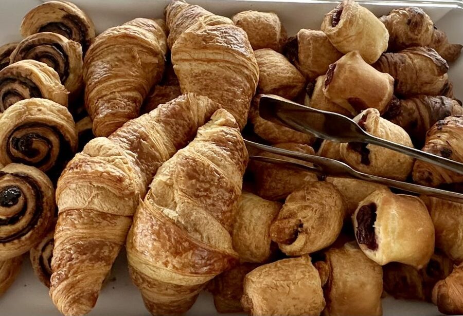 Budapest: Summer Brunch & Cruise with Prosecco or Cake - Drinks and the choice between Prosecco and cake