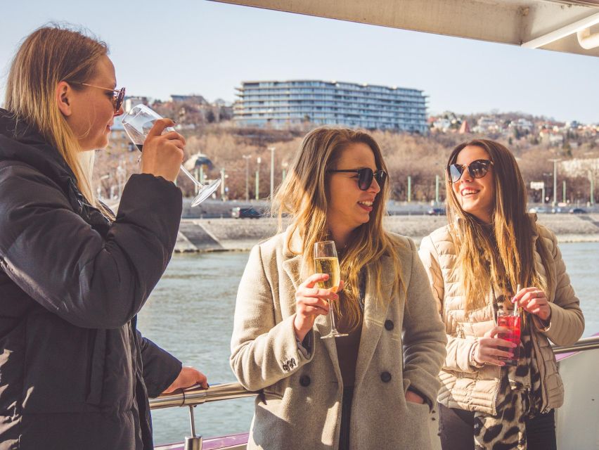 Budapest: Unlimited Prosecco and Wine Sightseeing Cruise - Meeting point and timing tips