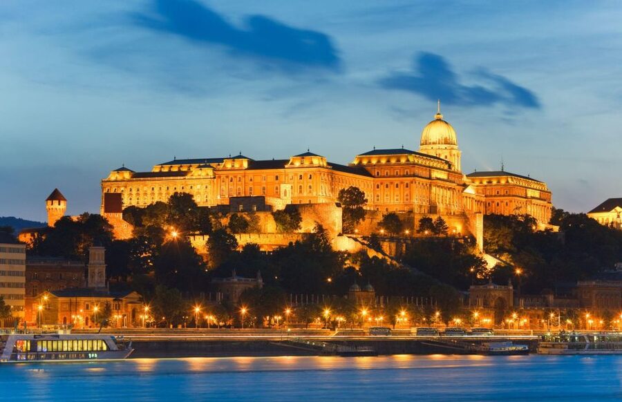 Budapest: Unlimited Prosecco and Wine Sightseeing Cruise - What the unlimited drinks really mean