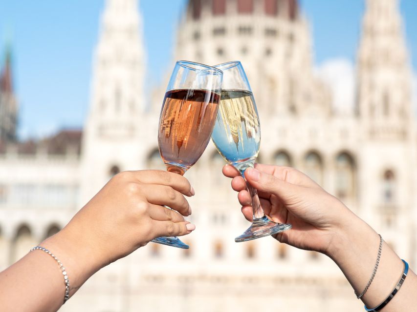 Budapest: Unlimited Prosecco, Beer and Aperol Spritz Cruise - Music, atmosphere, and the audio guide