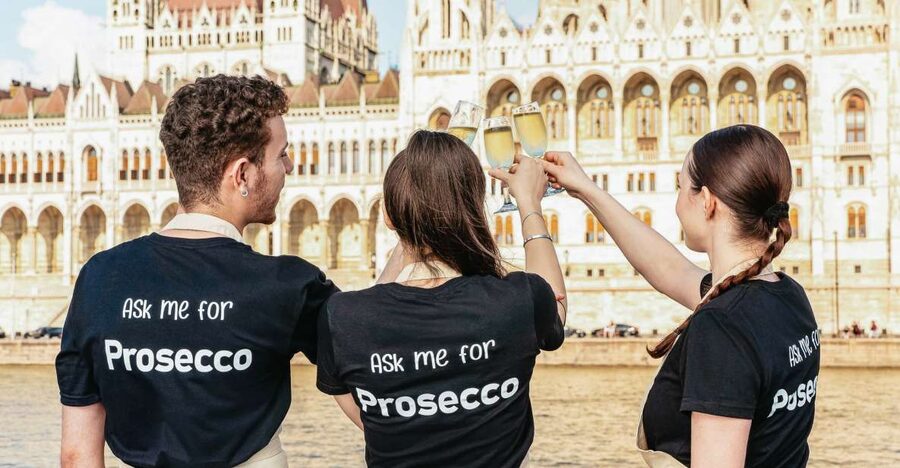 Budapest: Unlimited Prosecco, Beer and Aperol Spritz Cruise - Is $29 good value?