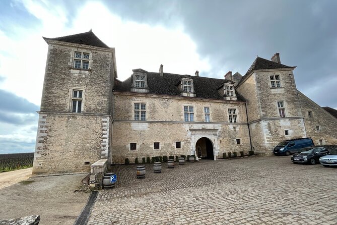 Burgundy Grand Crus Route Day Tour - 14 Wines Tastings in Domains - A quick look at Clos de Vougeot