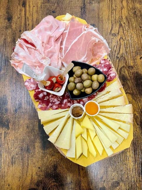 Cagliari: Food and Wine Tasting Experience - The hosts are a big part of the experience