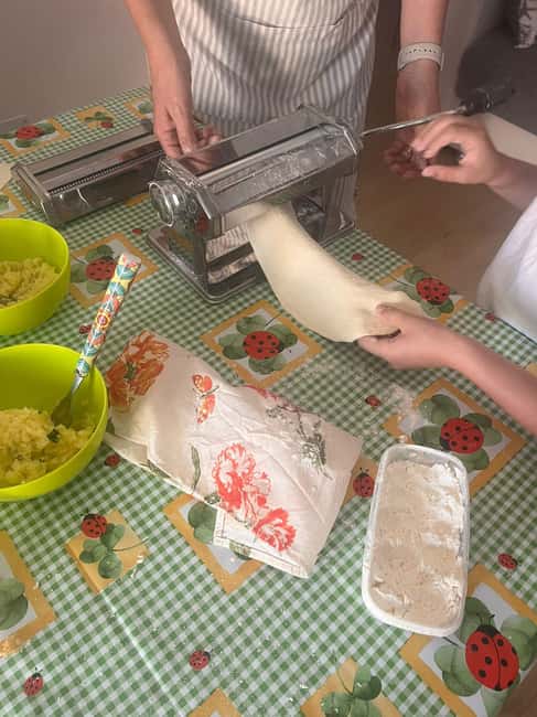 Cagliari Home Cooking Class: Pasta, Wine & Sardinian Flavors - Timing, meeting point, and airport planning