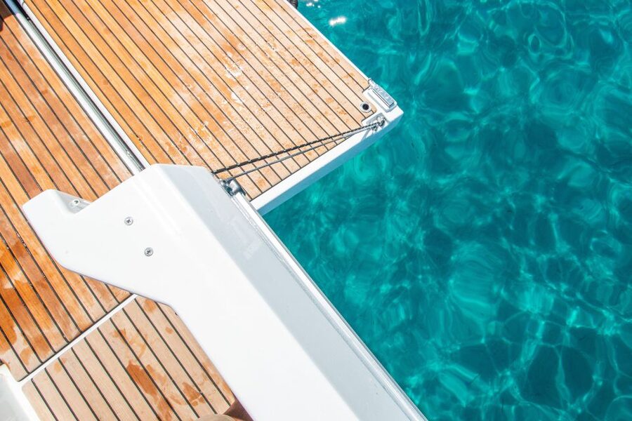 Cagliari: Luxury Motorboat Tour with 3 Swim Stops & Wine - The guides make the difference