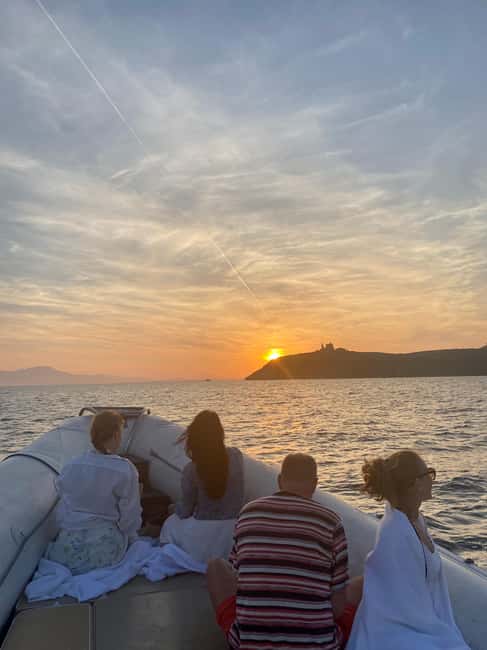 Cagliari: Sunset Boat Tour with Aperitif and Prosecco - Cruising toward Cala Mosca