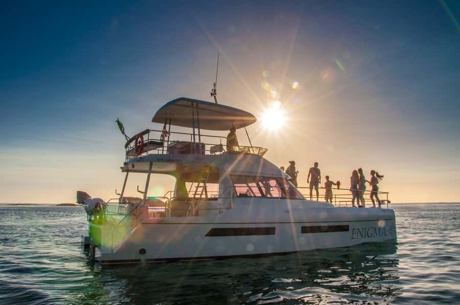 Cape Town: 1.5-Hour Luxury Sunset Cruise with Prosecco - Table Mountain and the Cape coast from offshore