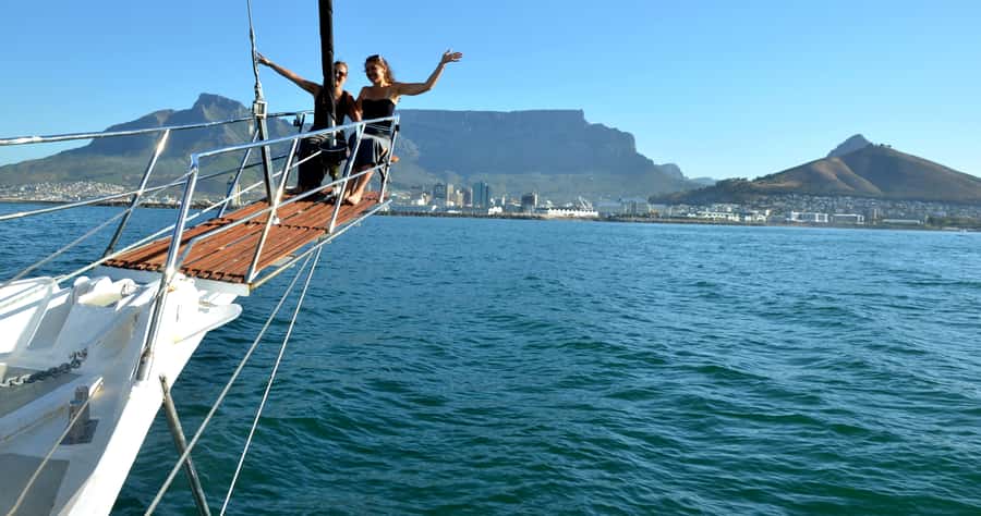 Cape Town: 1-Hour Pre-Sunset Champagne Cruise - A short cruise with a big Cape Town view