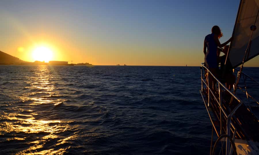 Cape Town: Sunset Champagne Cruise - Choosing the best seat and staying comfortable