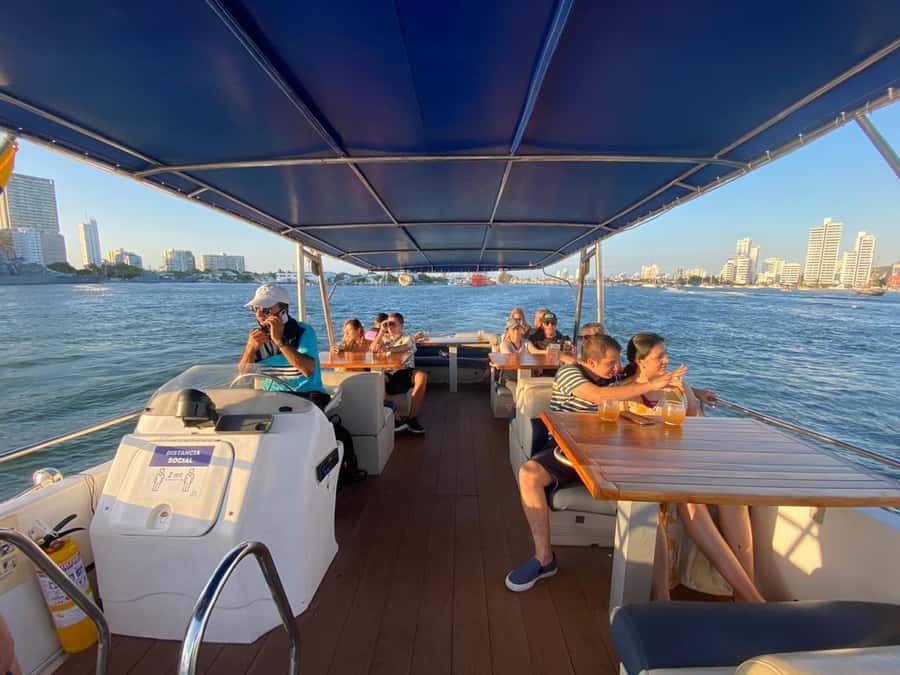 Cartagena: Cruise by the Bay with Dinner and Wine - Dinner, wine, and the pace of the evening
