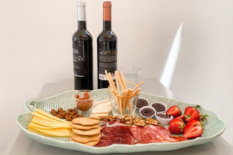 Carvoeiro/Portimão/Alvor: Wine Tour w/ Tasting, Tapas, Music - Paulo’s songs and Gorete’s cooking