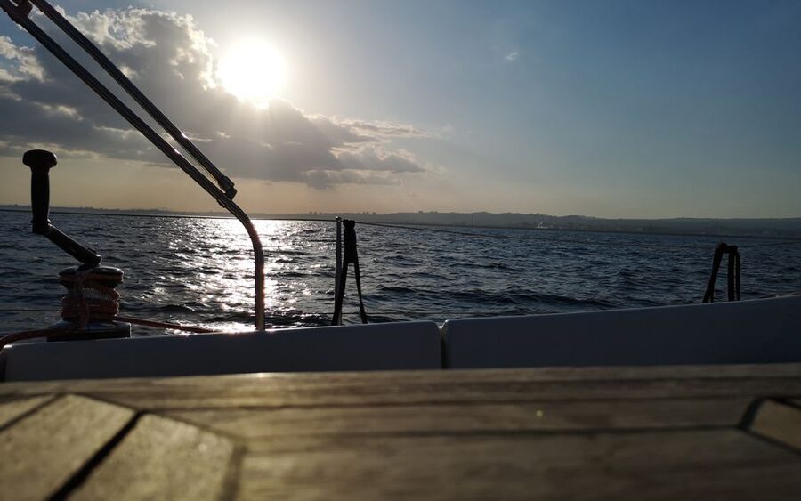 Catania: Guided Sunset Sailing Trip with Aperitif & Prosecco - Should you book this sailing trip?