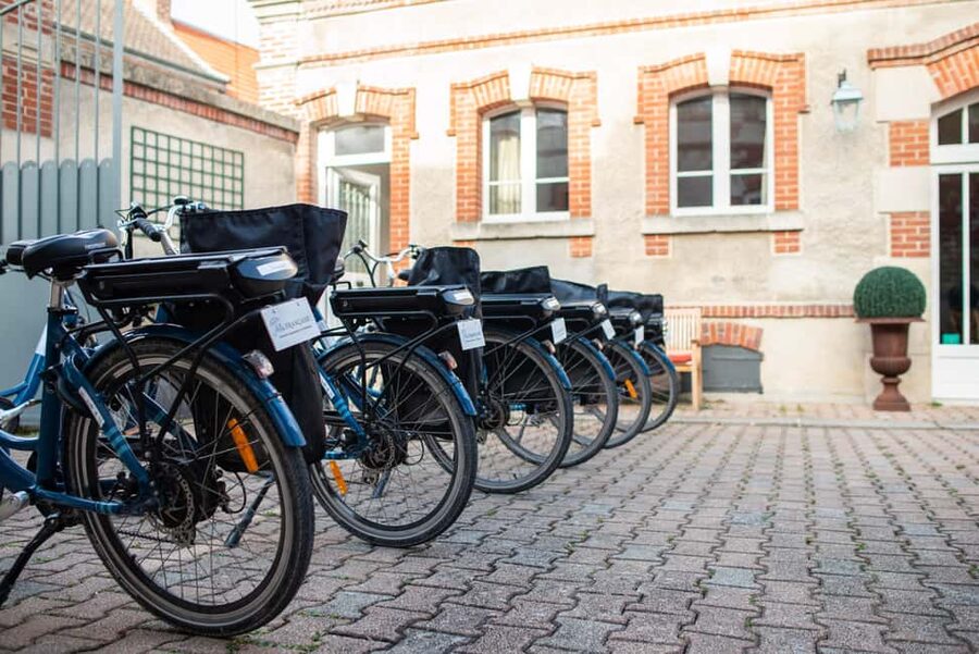 Champagne: E-Bike Champagne Day Tour with Tastings and Lunch - Picking up an e-bike at Le Clos Corbier