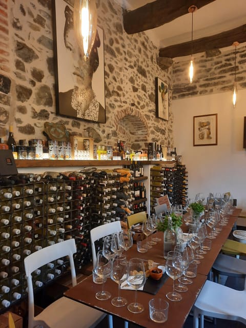 Cinque Terre: Pesto Making Class with Wine and Food Tasting - Key points at a glance