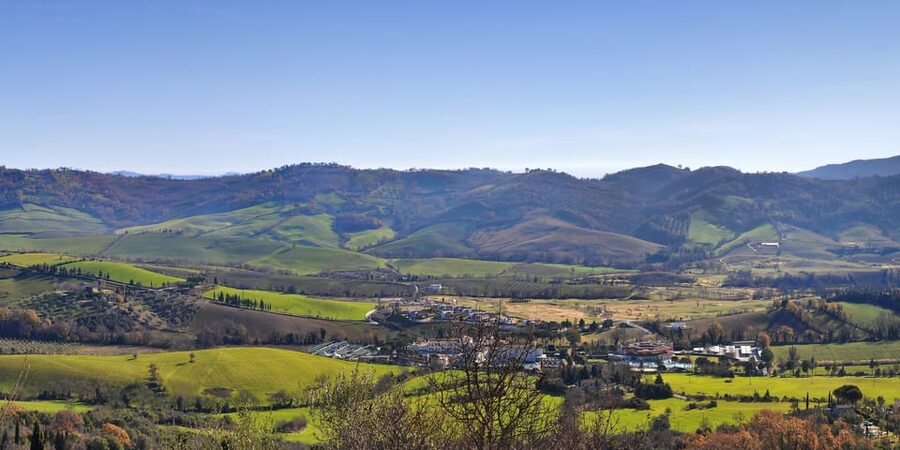 Civitavecchia: Tuscany Full-Day Guided Trip w/Wine Tasting - Pitigliano, the town carved into tufa