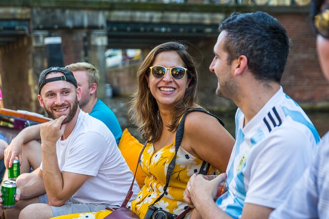 Classic Salonboat Tour in Amsterdam Including Cheese and Wine - Houseboats, the Nine Streets, and views of daily life