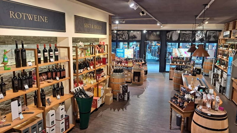 Cochem, Moselle: Boat – Beilstein, meal, wine and liqueur tasting - Three liqueurs and a small bottle in Cochem