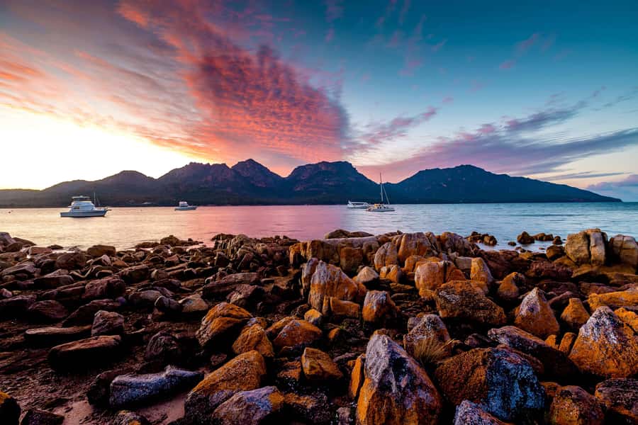 Coles Bay: Wineglass Bay Adults-Only Cruise with Lunch - A four-and-a-half-hour view of Freycinet from the water