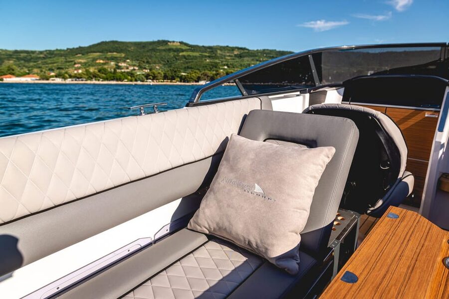 Como: Lake Como Private Boat Tour with Wine - Meeting at the Como waterfront