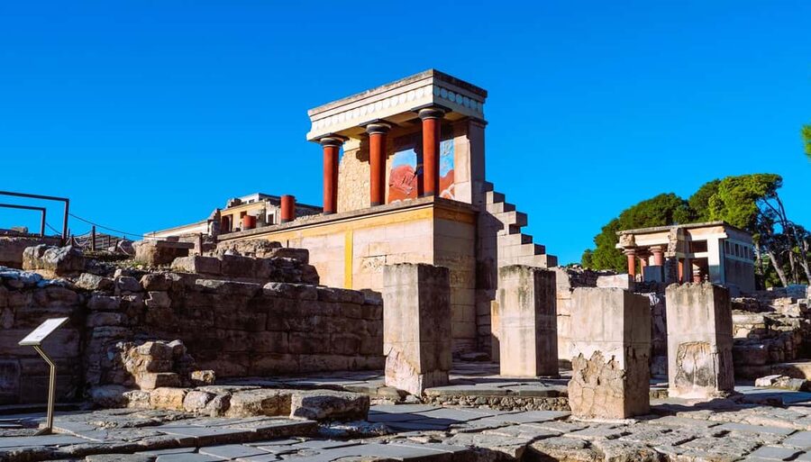Crete: Knossos Palace, Winery & Olive Oil Tour with Lunch - Making sense of the Palace of Knossos