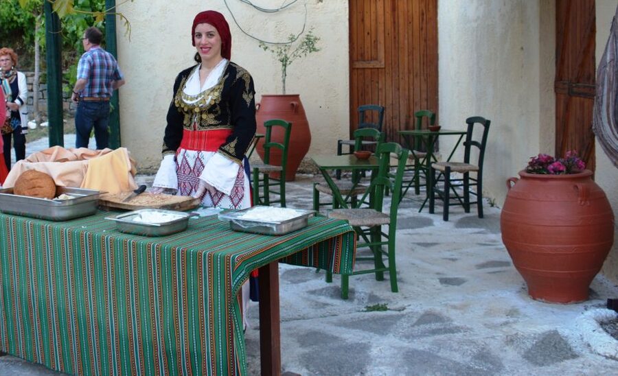 Crete: Traditional Dance Show and Buffet Dinner with Wine - Should you book this Cretan folklore night?