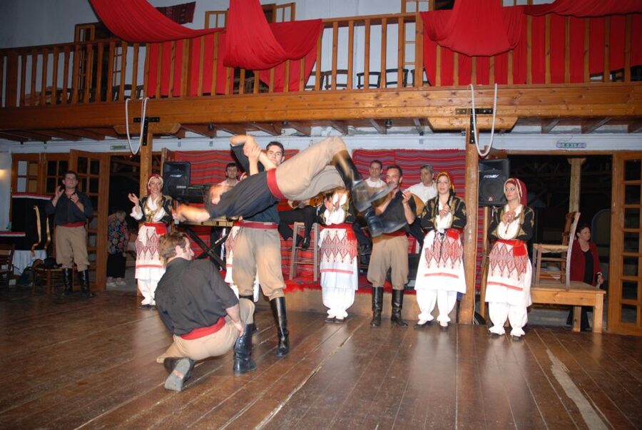 Crete: Traditional Dance Show and Buffet Dinner with Wine - The 75-minute coach ride matters