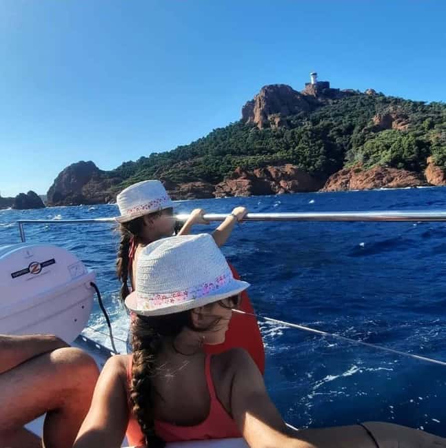 Denia: Cova tallada Catamaran Trip w/ Mussel Tasting & Wine - What this Denia catamaran trip really offers