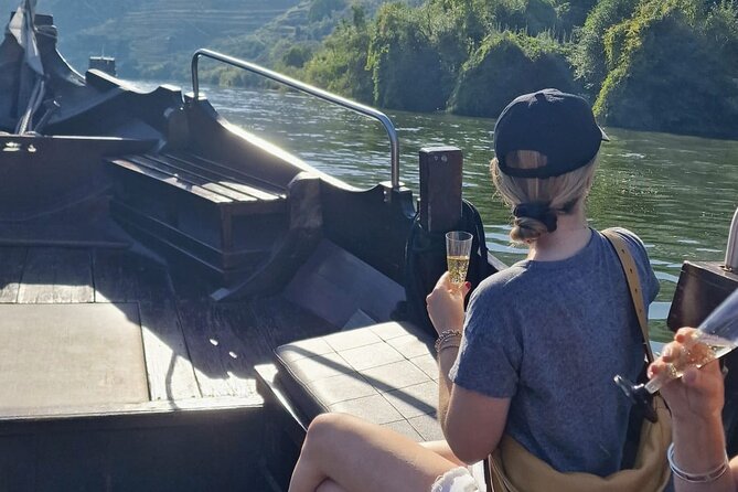 Douro Valley-Expert Guide-Boat-Lunch-Tastings-Offer wine bottle - Two wineries, two sides of Douro wine