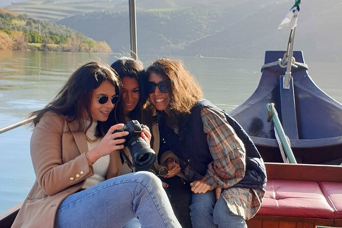 Douro Valley-Expert Guide-Boat-Lunch-Tastings-Offer wine bottle - Why the guide can make or break the day