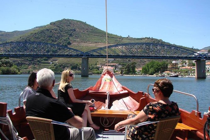 Douro Valley: Historical Sites, Wine Experience, Lunch & Cruise - Lunch in the Douro Valley