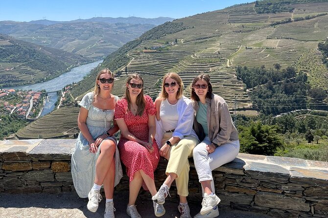 Douro Valley Tour - 3 Wine tastings, Lunch & river Cruise - Régua begins the day with river views