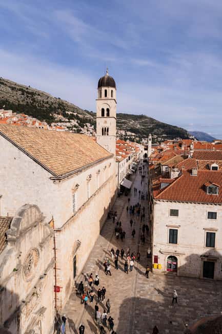 Dubrovnik Old Town: Night tour with History, Wine & Bites - Meeting at the Large Onofrio Fountain
