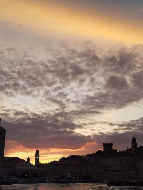 Dubrovnik: Sunset Catamaran Cruise with Sparkling Wine - Sparkling wine and the sunset hour
