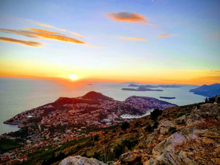 Dubrovnik: Sunset Panorama Tour with Glass of Wine - What the guides add to the two hours
