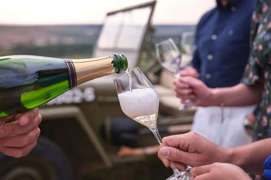 Epernay: Jeep tour of the vineyards with tasting and visits - The vineyard route: vines, villages, and working countryside