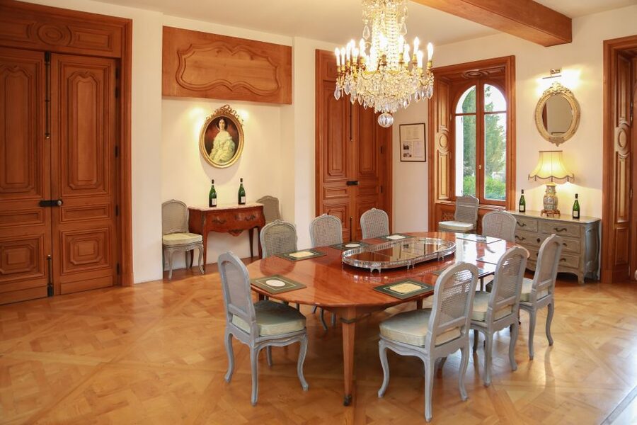 Epernay: Winery and Cellar Tour with Champagne Tasting - Tasting the Sélection Brut and Vieilles Vignes