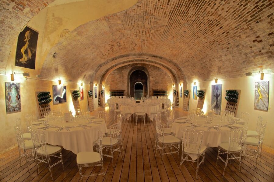 Epernay: Winery and Cellar Tour with Champagne Tasting - Entering the early 19th-century cellars