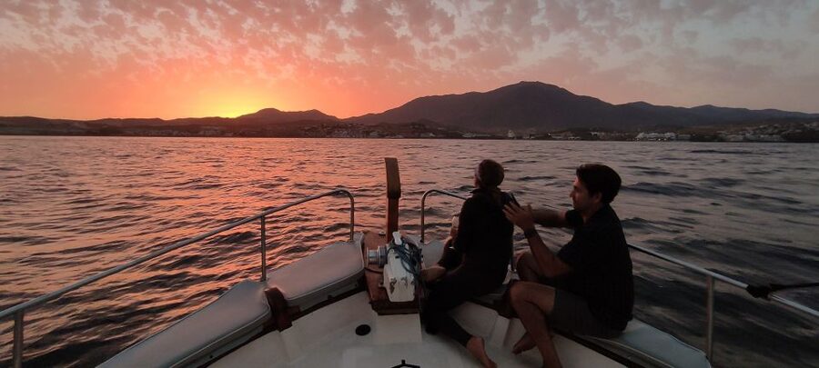 Estepona: Sunset boat trip & Cava & Tapa - Key points before you book