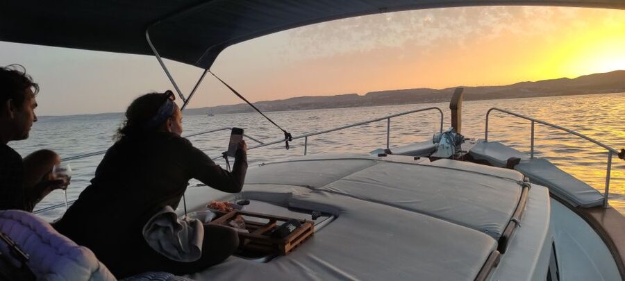 Estepona: Sunset boat trip & Cava & Tapa - What the two-hour itinerary feels like