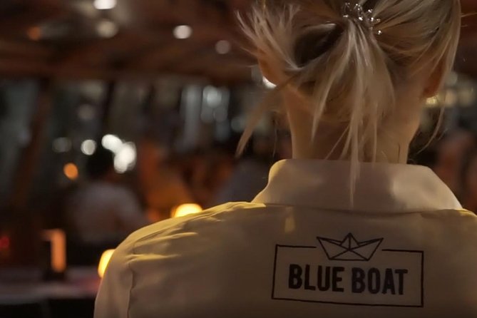 Evening Canal Cruise in Amsterdam with Wine & Cheese Option - What the audio guide is like