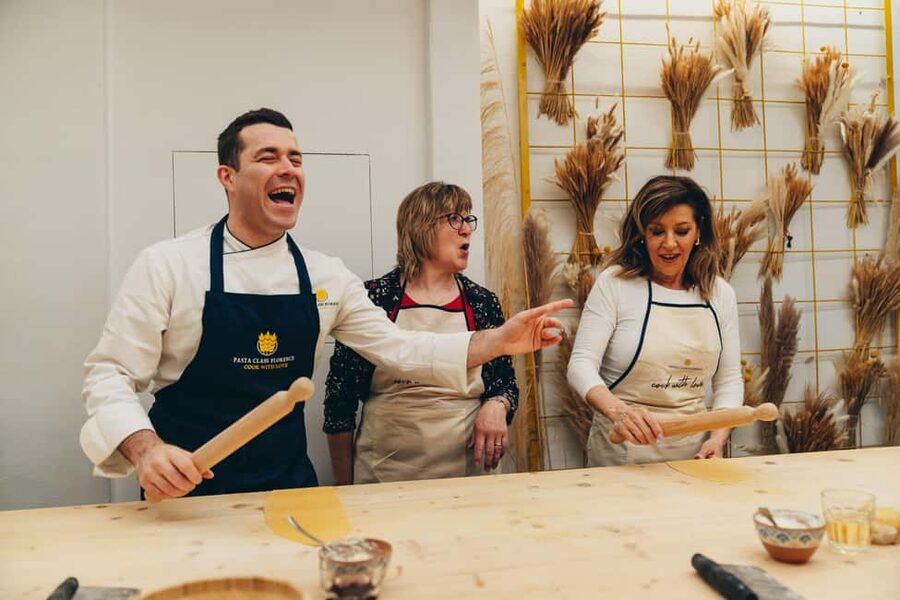 Florence: Art of Pasta Cooking Workshop with Food and Wine - Making pasta in central Florence