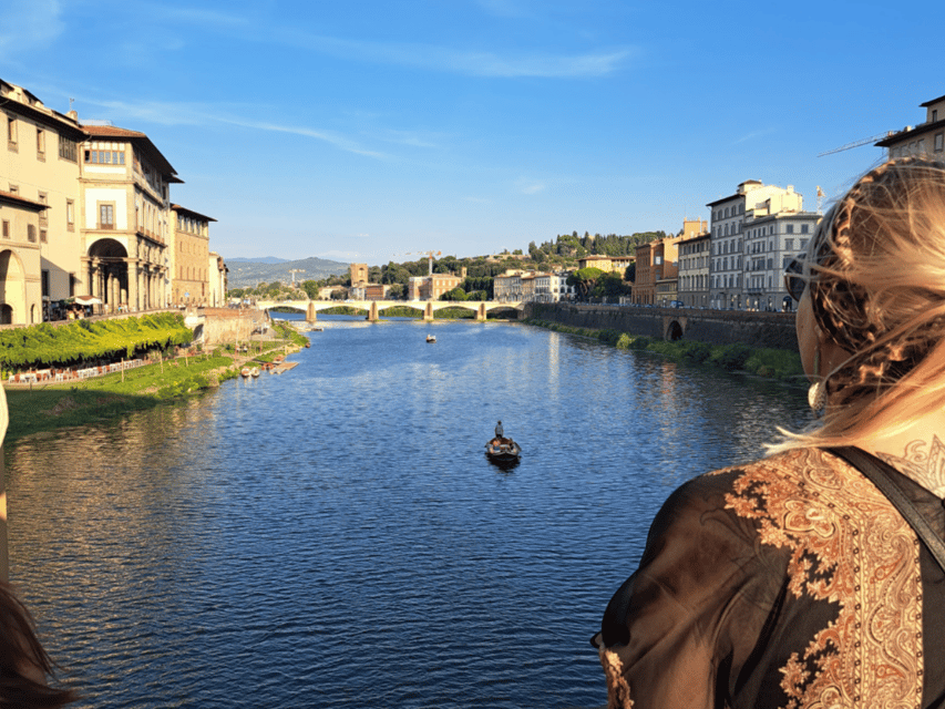 Florence: Authentic Barchetto River Cruise with Wine & Guide - Ponte Vecchio: the cruise’s main visual moment
