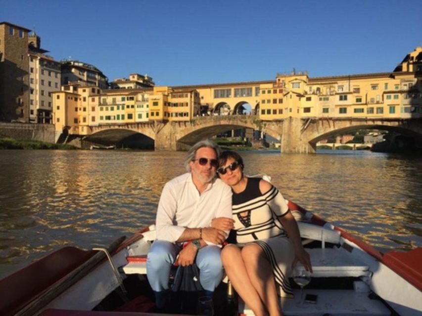 Florence: Authentic Barchetto River Cruise with Wine & Guide - What the guides add to the hour