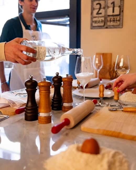 Florence: Authentic Pizza & Gelato Experience+Unlimited Wine - Key points to know before booking