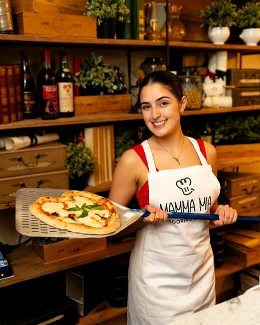 Florence: Authentic Pizza & Gelato Experience+Unlimited Wine - Pasta, sauces, and the wider Italian kitchen