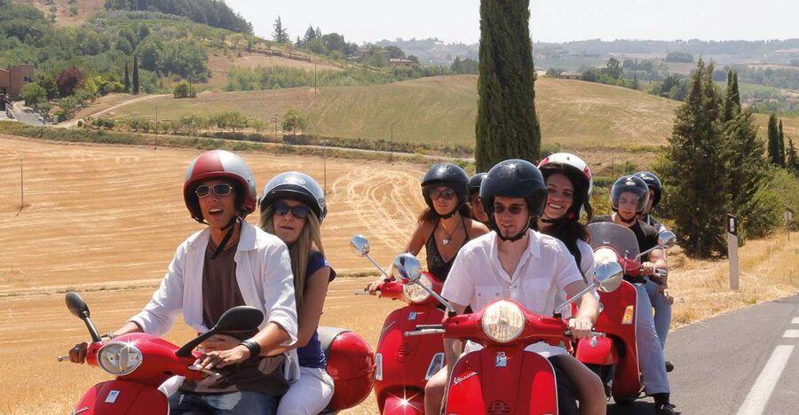 Florence/Badesse: Tuscany Group Vespa Tour with Wine Tasting - Riding from Villa Costanza into Chianti