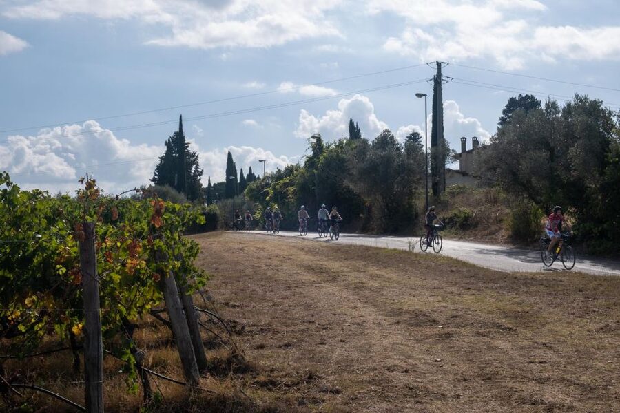 Florence: Chianti E-Bike Tour with Tuscan Lunch & Winery - What the e-bike really changes