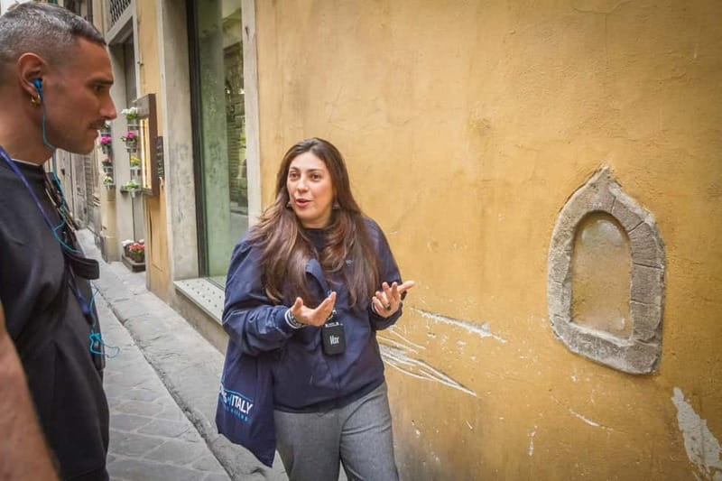 Florence: City Highlights Walking Tour & Wine Windows Option - The wine window option and a taste of old Florence